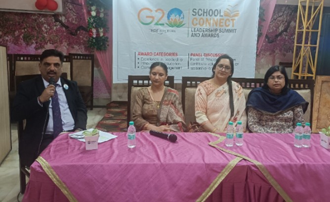 Desh Bhagat University honored the principal of Fatehgarh Sahib